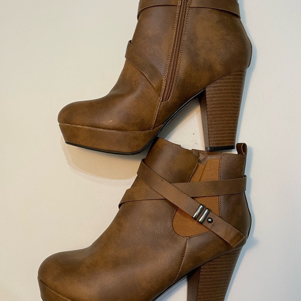 Dominique  Nicole Brown Ankle Boots Size 9W SB-AR - Picture 2 of 6